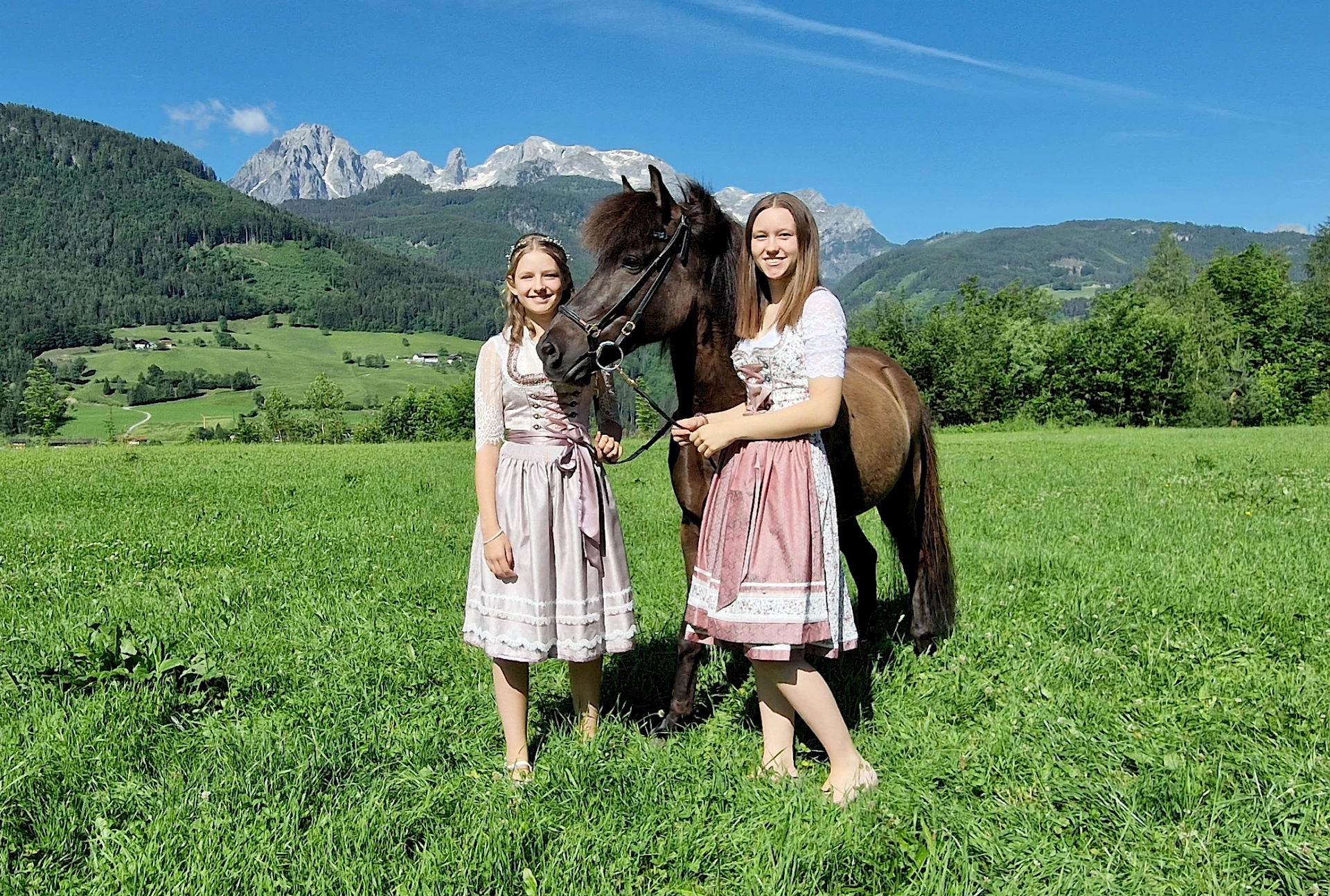Celina und Sophia Schwaighofer